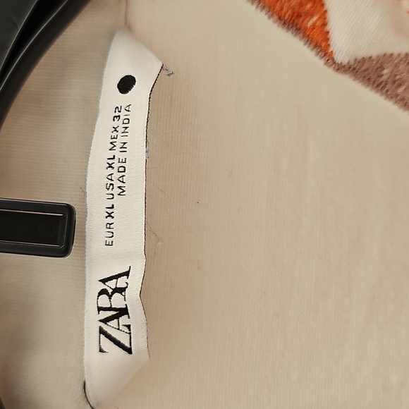 Zara Embroidered White Jacket with Multicolor Floral Design - Picture 3 of 8